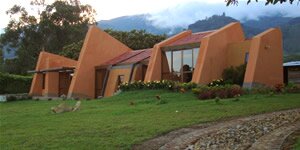Casa Terracota - casa bioclimática de descanso campestre lago Calima Darién. Casa en tierra y guadua