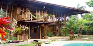 Casa Piedragrande - casa bioclimática campestre Cali. Referente Hacienda Vallecaucana aleros, balcones.